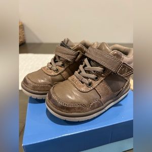 STRIDE RITE - Toddler Size 5 - Brown - Used